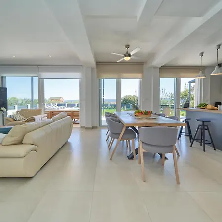 Vlaka Villa Kaštel Novi